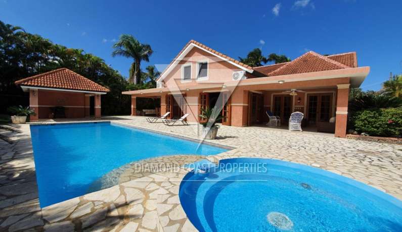 A very spacious 5 bedroom villa | Perla Marina | Sought after gated beach front community